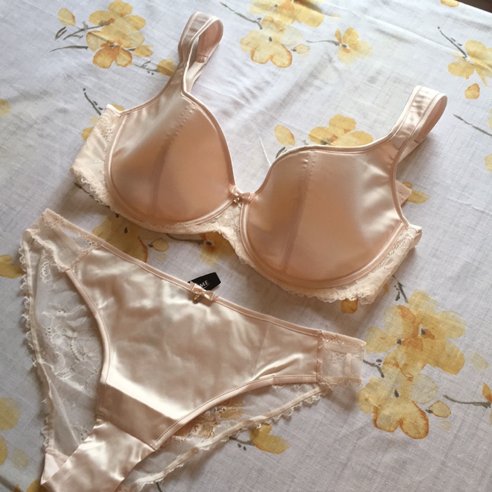 Adore Me cream colored set bra 34DDD undies medium